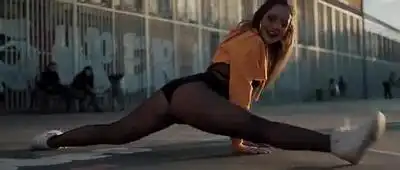 скачать клип Bizzey - Ewa