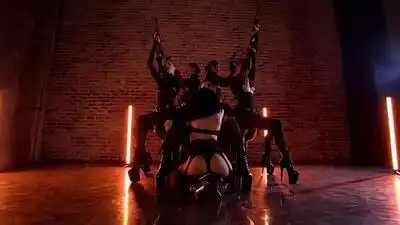 скачать клип MARUV - Maria