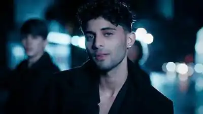 скачать клип CNCO - Hero