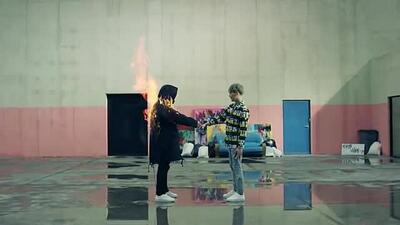 скачать клип BTS - Fire