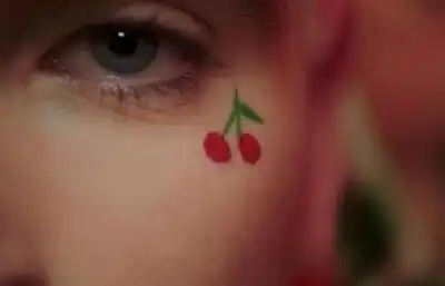 Скачать клип