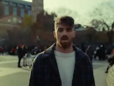 скачать клип The Chainsmokers - iPad