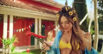 скачать клип Elvana Gjata ft. DJ Gimi-O ft. Bardhi - EX