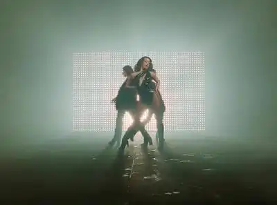 скачать клип Chanel - SloMo