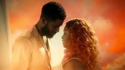 скачать клип Simi - Naked Wire