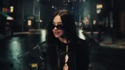 скачать клип Sabrina Carpenter - Fast Times