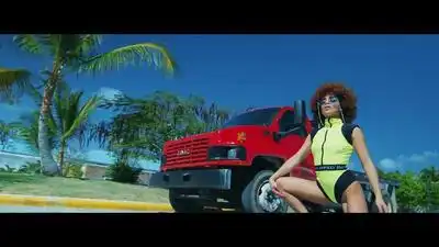 скачать клип Hyenas ft. Yasiris - Baila