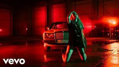 скачать клип LIZOT - Weekend