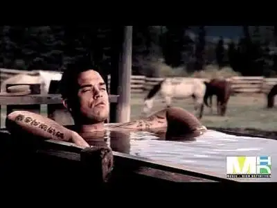 скачать клип Robbie Williams - Feel