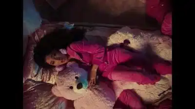 скачать клип Mabel - LOL