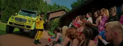 скачать клип Anitta and Maluma - El Que Espera