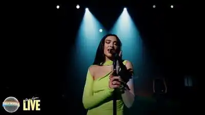 скачать клип Dua Lipa - LIVE