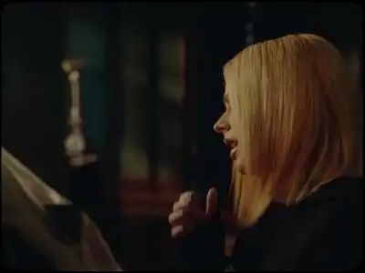 скачать клип Avril Lavigne - I am a Mess