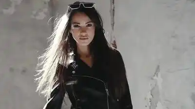 скачать клип SENTUNA - SO HIGH