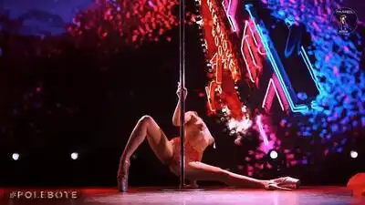 скачать клип POLESQUE SHOW - Vivien