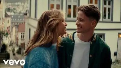 Скачать клип