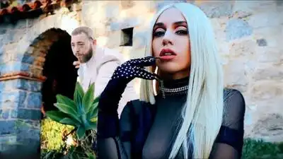 скачать клип Post Malone and Ava Max - Please Do Not Go