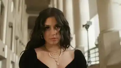 скачать клип Sofia Camara - Something Better