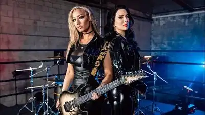 скачать клип NITA STRAUSS - Victorious