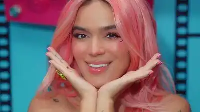 скачать клип KAROL G - WATATI