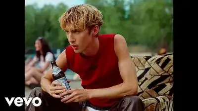 скачать клип Troye Sivan - Rush