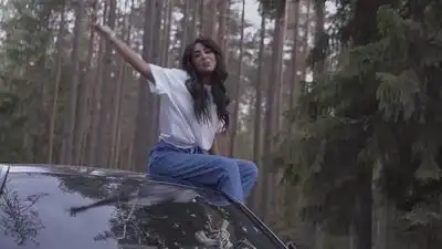 скачать клип MUJEVA - В нем нет загадки