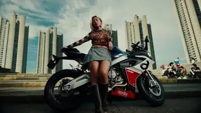 скачать клип ZAYN - Love Like This