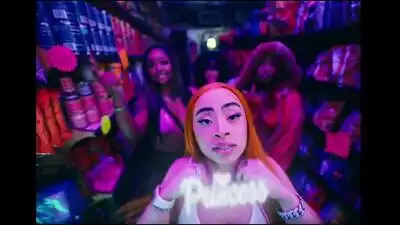 скачать клип Ice Spice - Deli