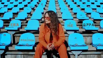 скачать клип Ева Власова - Не дура