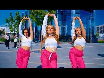 скачать клип POLI - Dum Tek