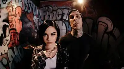 скачать клип Maggie Lindemann - she knows it