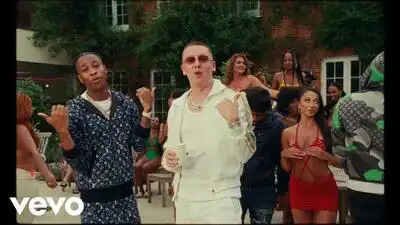 скачать клип Clavish feat. Aitch - Tip Toes