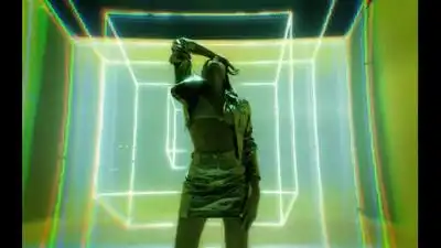 скачать клип Aitana - Pensando En Ti