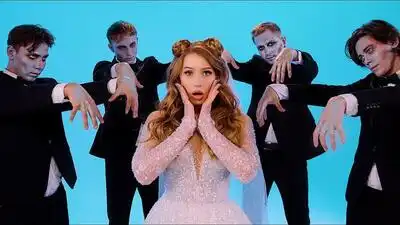 скачать клип POLI - Zombie