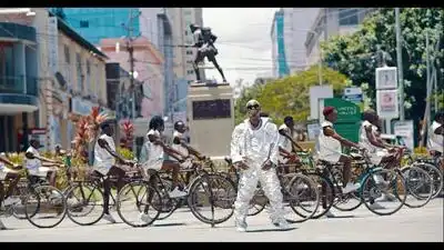 скачать клип Yemi Alade - Lipeka