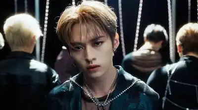 скачать клип Stray Kids - LALALALA