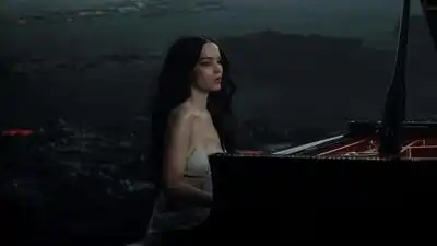 скачать клип Dove Cameron - Sand