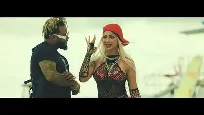 скачать клип La Monalisa - Superstar