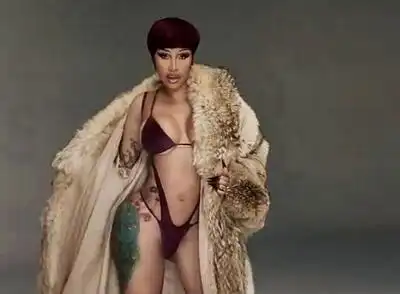 скачать клип Cardi B - Enough