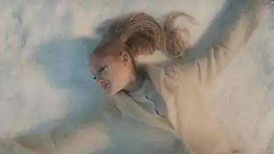 скачать клип Ariana Grande - we can not be friends