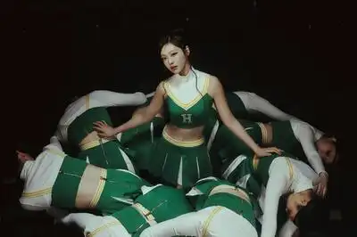 скачать клип aespa - I am Unhappy