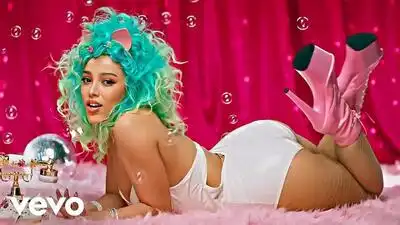 Скачать клип