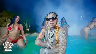 скачать клип 6IX9INE - RAT ft. Nicki Minaj, Lil Wayne, Offset