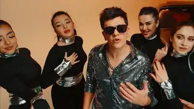 скачать клип Сакит Самедов - Ты бомба