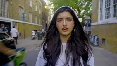 скачать клип Angelina Jordan - If I Were A Boy