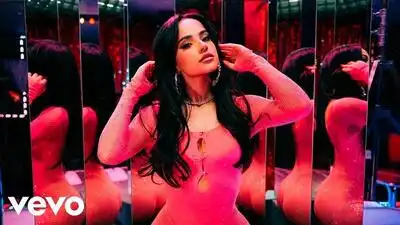 скачать клип Becky G - Hasta El Piso