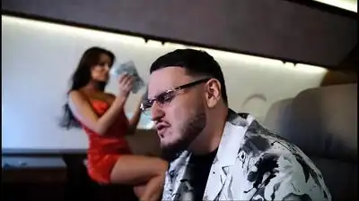 Скачать клип