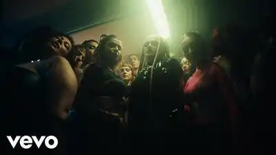 скачать клип Alessandra Amoroso - Mezzo Rotto