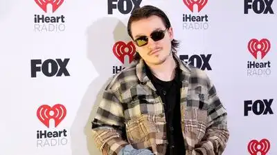 скачать клип Tommy Richman - MILLION DOLLAR BABY