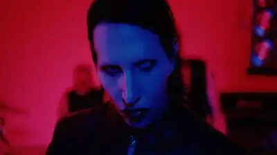 скачать клип Marilyn Manson - Raise The Red Flag